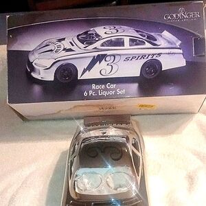 Godinger White and Black Race Car Liquor Set
